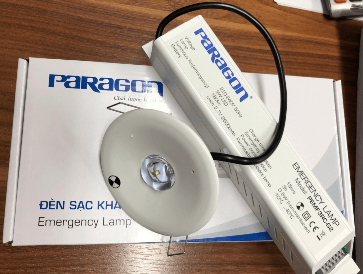 Hình ảnh thực tế của bộ đèn sạc khẩn cấp âm trần Paragon PEMF3RC-G2 Hình ảnh thực tế của bộ đèn sạc khẩn cấp âm trần Paragon PEMF3RC-G2